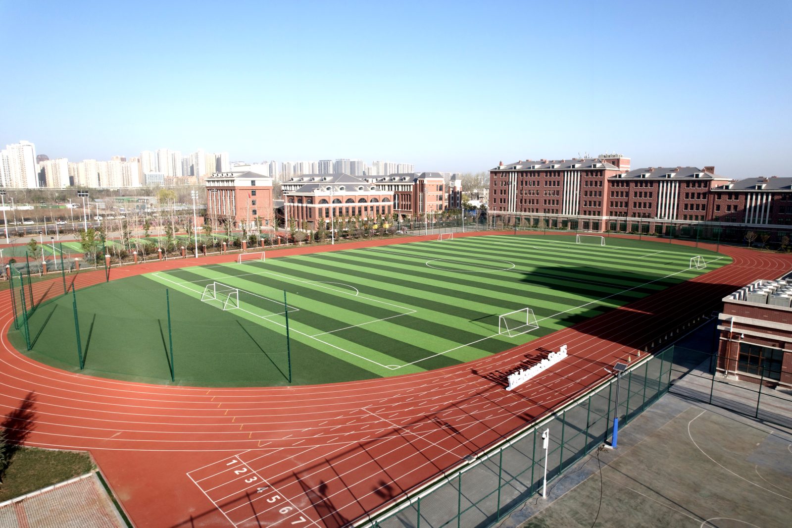 Full-size ourdoor soccer field 全尺寸室外足球场